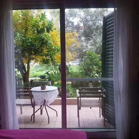 Efi's Lefkada City