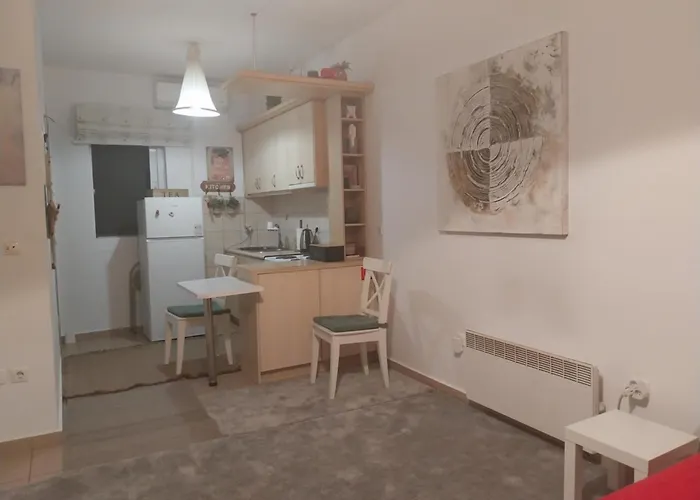 Efi's Апартаменты *